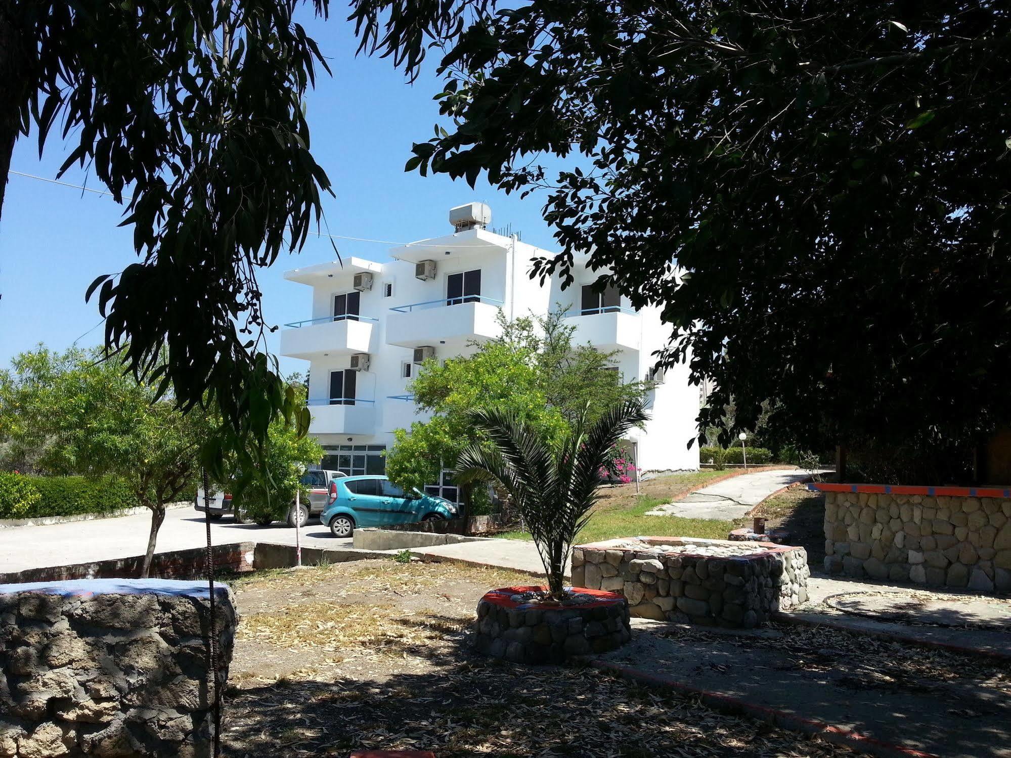 Saint George Ecotel Kalavárda Dış mekan fotoğraf