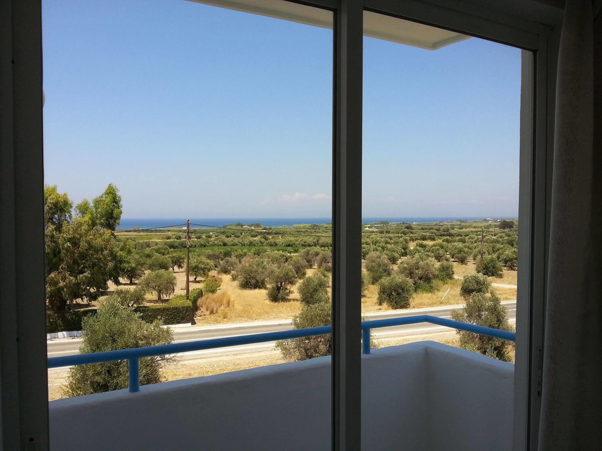 Saint George Ecotel Kalavárda Dış mekan fotoğraf